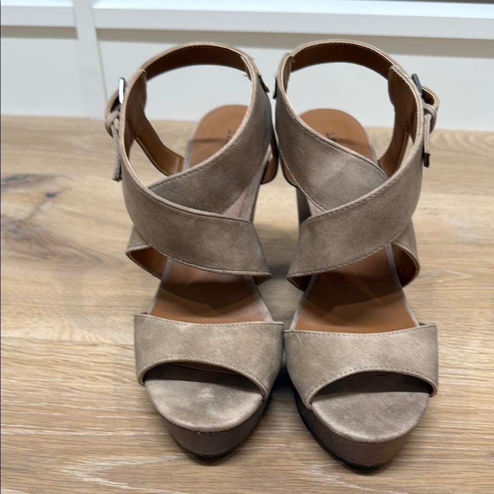 Elegant Tan Women's Sandals